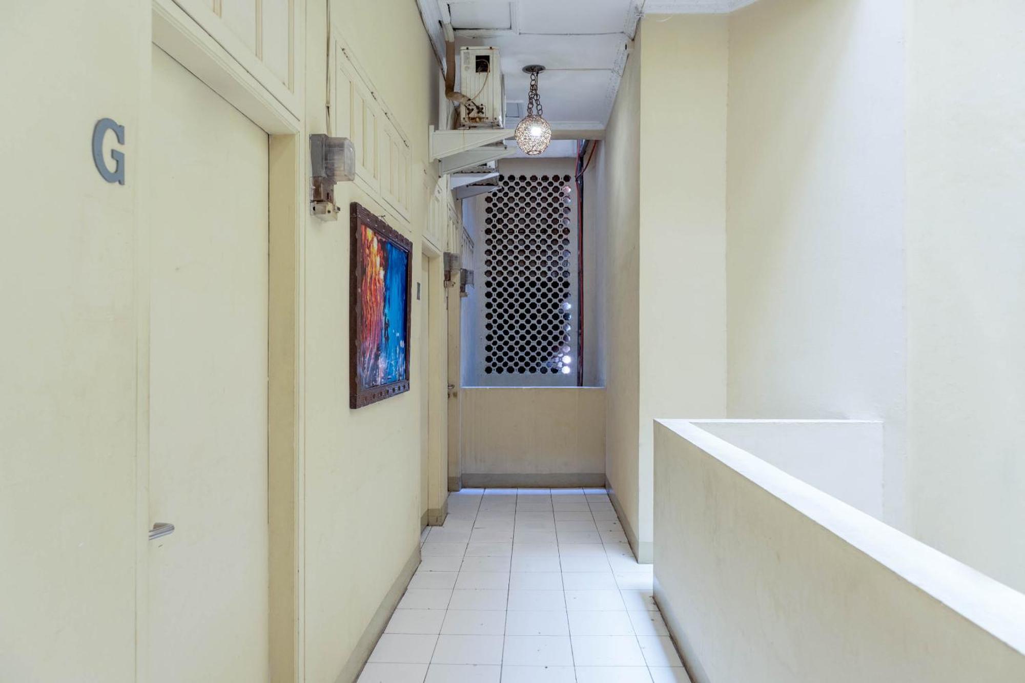 Oyo 1111 Pasar Baru Inn ジャカルタ エクステリア 写真