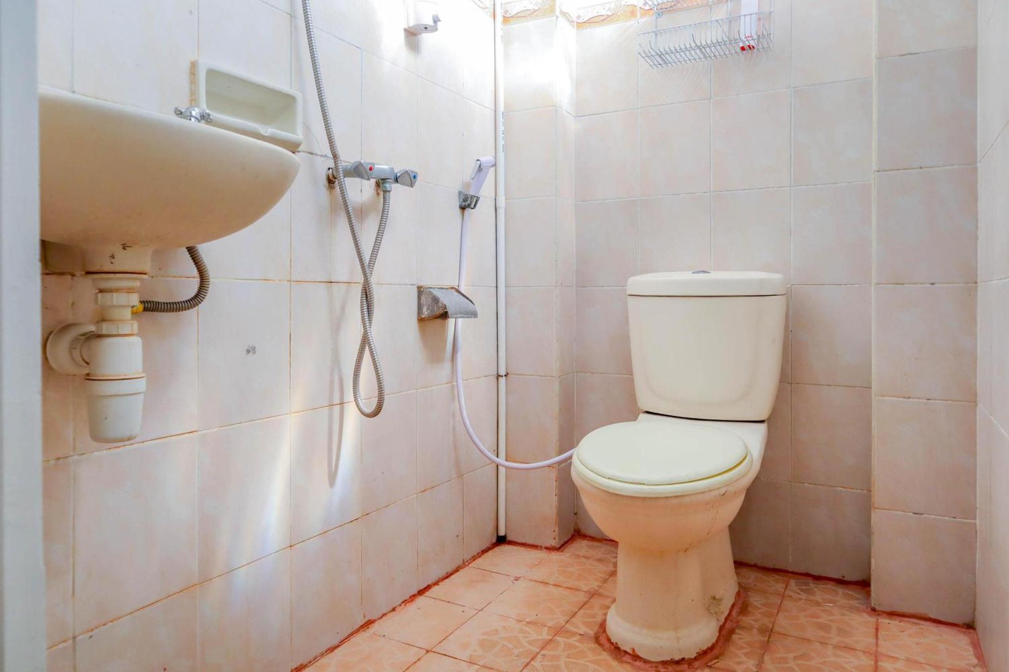 Oyo 1111 Pasar Baru Inn ジャカルタ エクステリア 写真