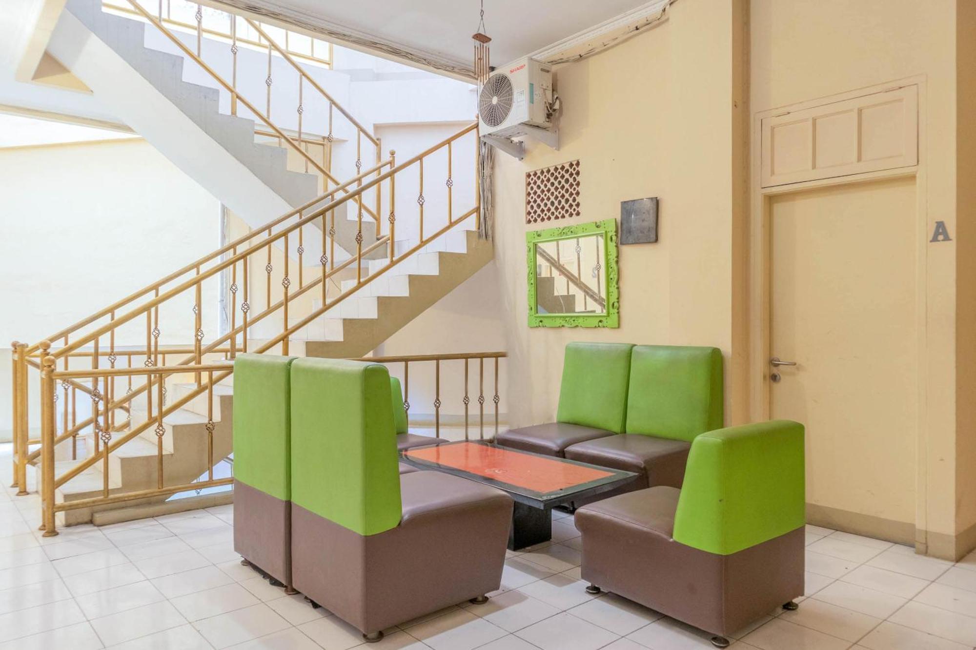 Oyo 1111 Pasar Baru Inn ジャカルタ エクステリア 写真